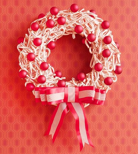 3-diy-candy-cane-wreath.jpg