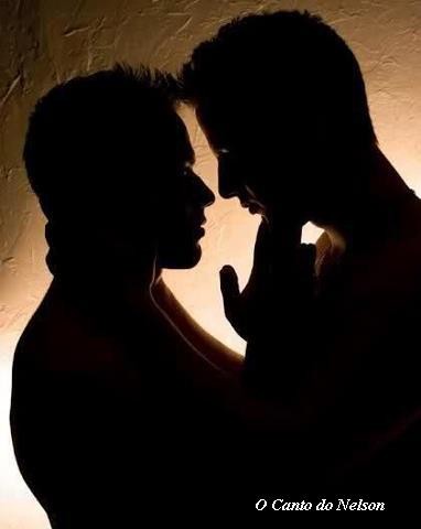 Kiss Boys na penumbra da noite