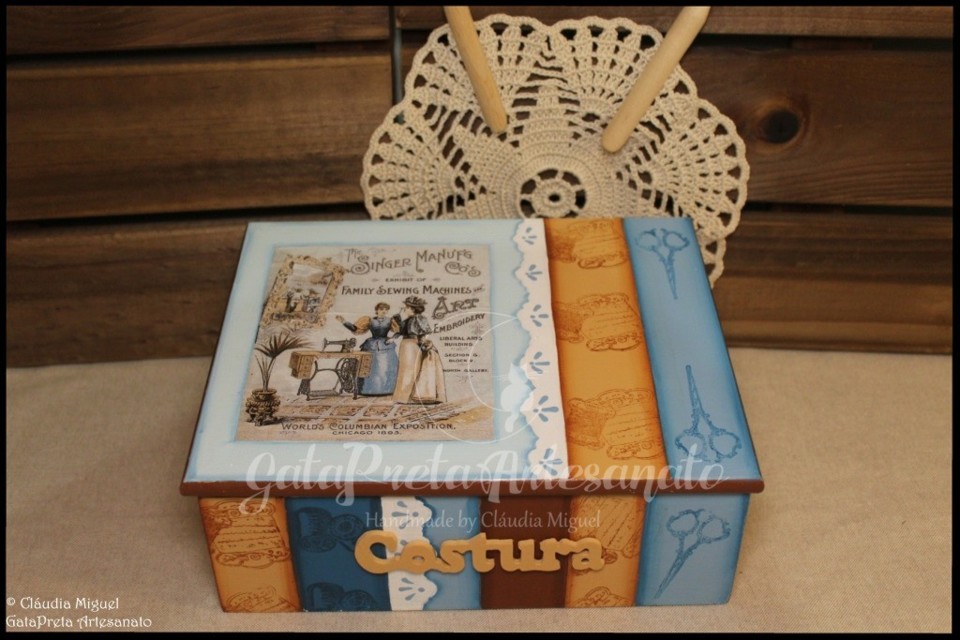 Caixa de costura Singer Camel1.JPG