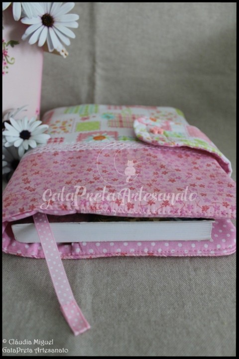 Capa de livros Strawberries&amp;Daisies3.JPG