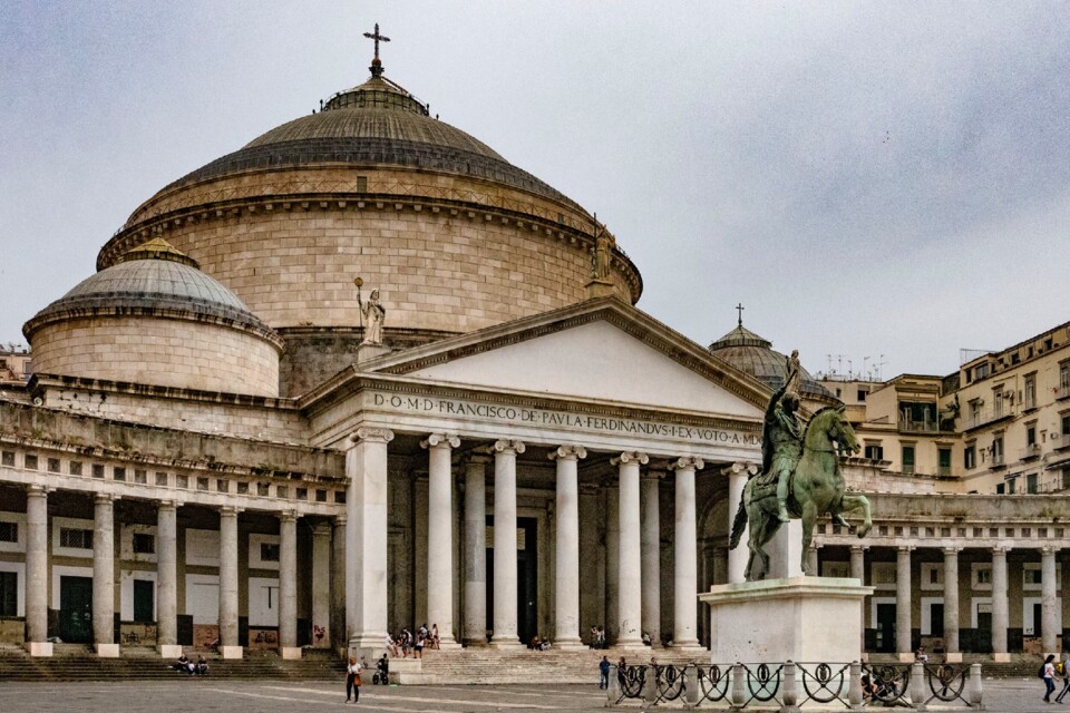 Basílica Nápoles.jpg