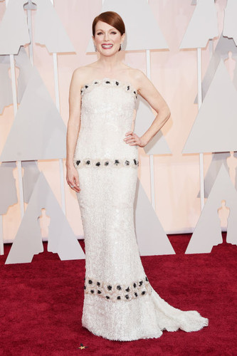 hbz-oscars-2015-julianne-moore CHANEL.jpg hbz-oscars-2015-julianne-moore CHANEL.jpg