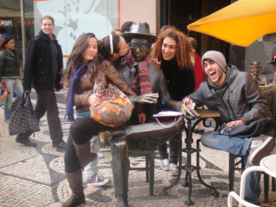 Fernando Pessoa, Largo do Chiado.jpg Fernando Pessoa, Largo do Chiado.jpg