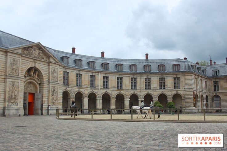 202807-la-galerie-des-carrosses-a-versailles.jpg