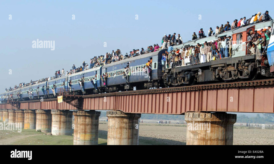 bareily-india-6th-nov-2014-an-overcrowded-passenge