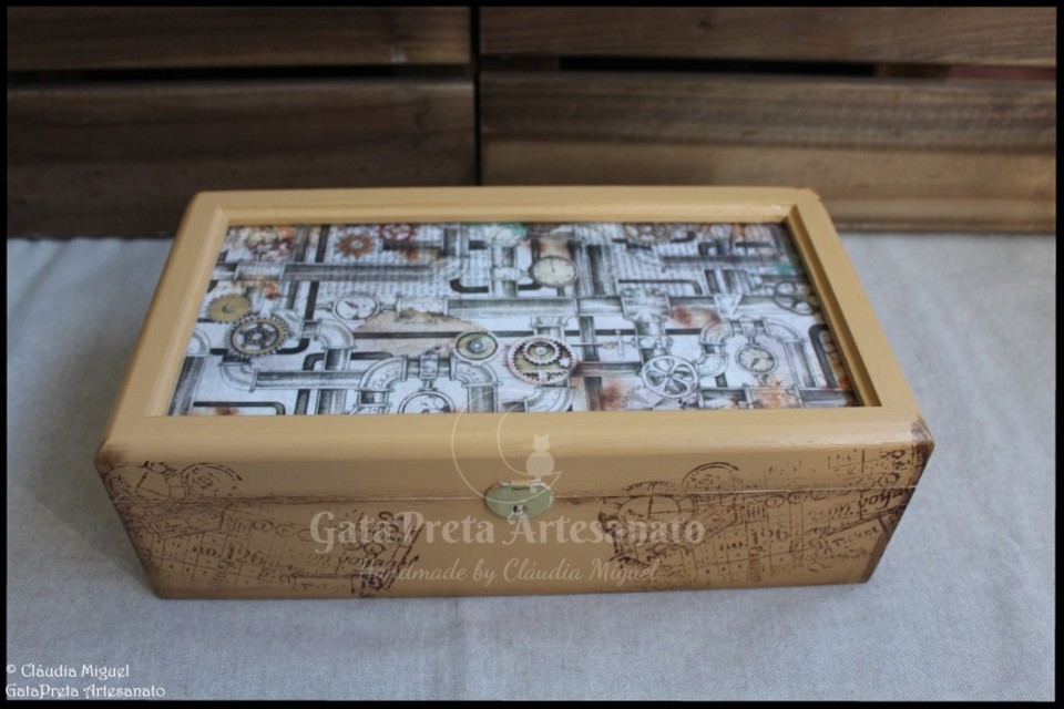 Caixa 8 relógios Mecanismos1.JPG