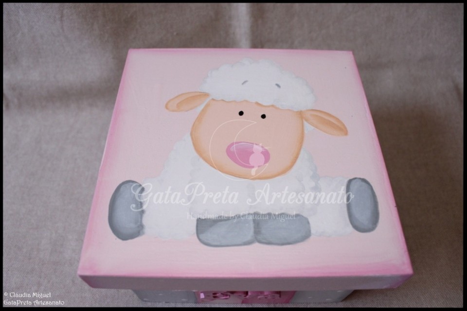 Caixa de recordações de bebé Ovelhinha3.JPG