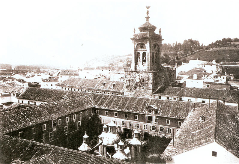 Claustro da Manga 01. c. 1870.jpg