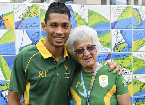 Ans Botha com Wayde van Niekerk/GALLO