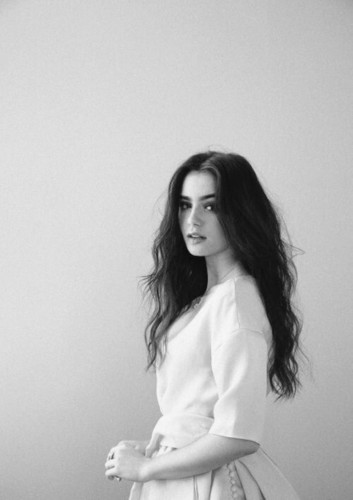 actress-beautiful-black-and-white-city-of-bones-Fa