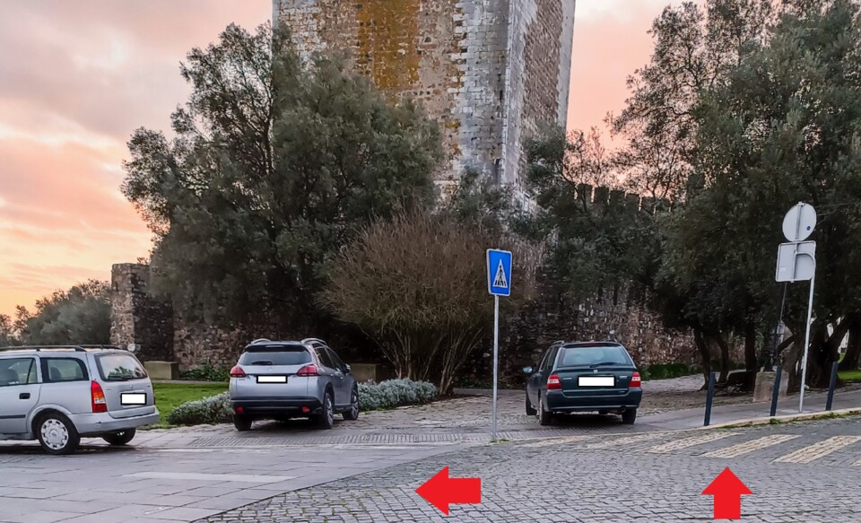 Carro mal estacionado 1.jpg