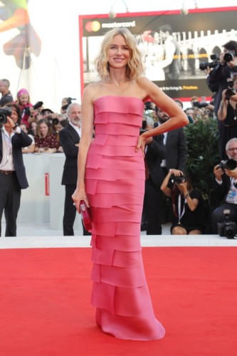 Naomi Watts - não tinha dinheiro para comprar o t Naomi Watts - não tinha dinheiro para comprar o t