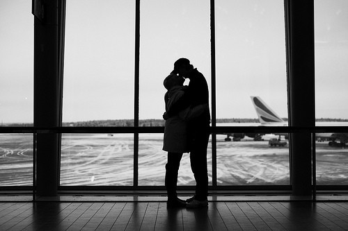 airport-kiss.jpg