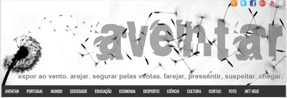 continua de pé a ideia】 Se “de pé” significa insistir? Porque não encontrei  este significado no dicionário?