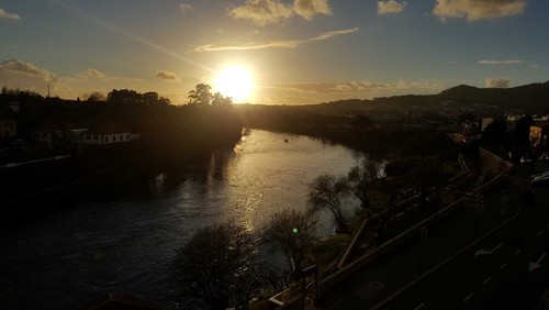 O rio que desagua na luz.jpg