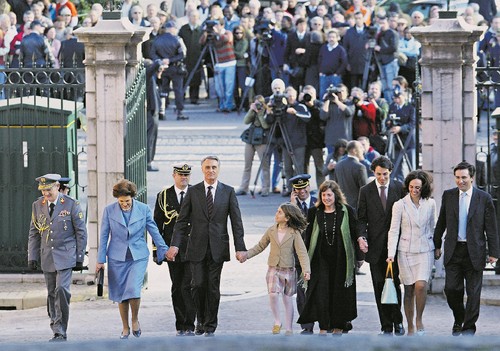 Cavaco Silva de saida.jpg