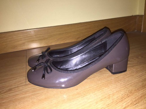 Sapatos de Salto Baixo Castanho.jpg