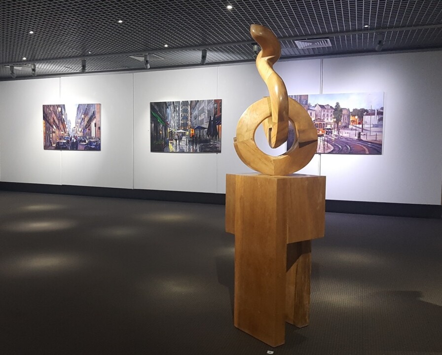 Escultura de Elias Aparicio e Pinturas de Maramgon