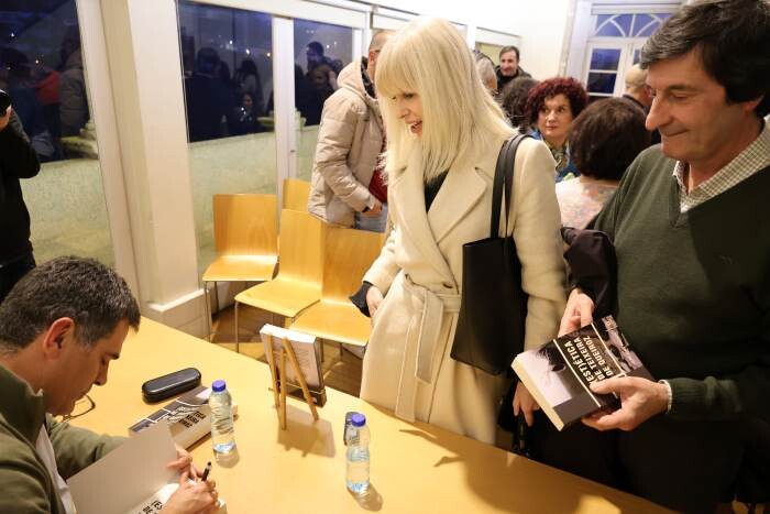 apresentação do livro_Filipe Machado2.JPG