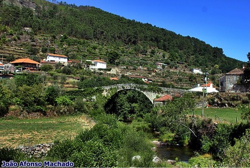 PONTE SOBRE VAROSA.JPG