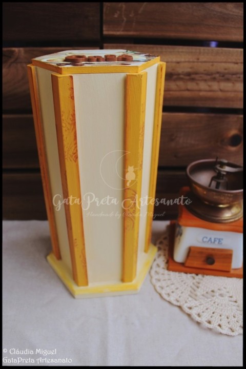 Caixa torre Dolce Gusto e caixa açúcar café Tor