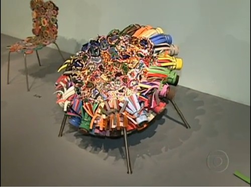 Poltrona Sushi dos irmãos Fernando e Humberto Campana - Foto reprodução TV Globo Programão RJTV 030312