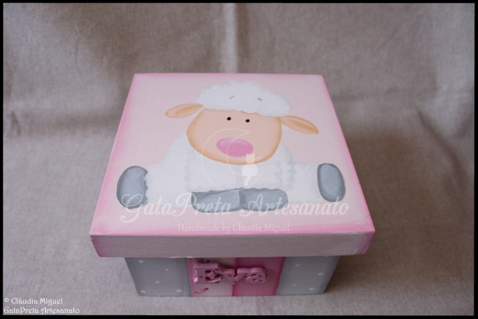 Caixa de recordações de bebé Ovelhinha1.JPG