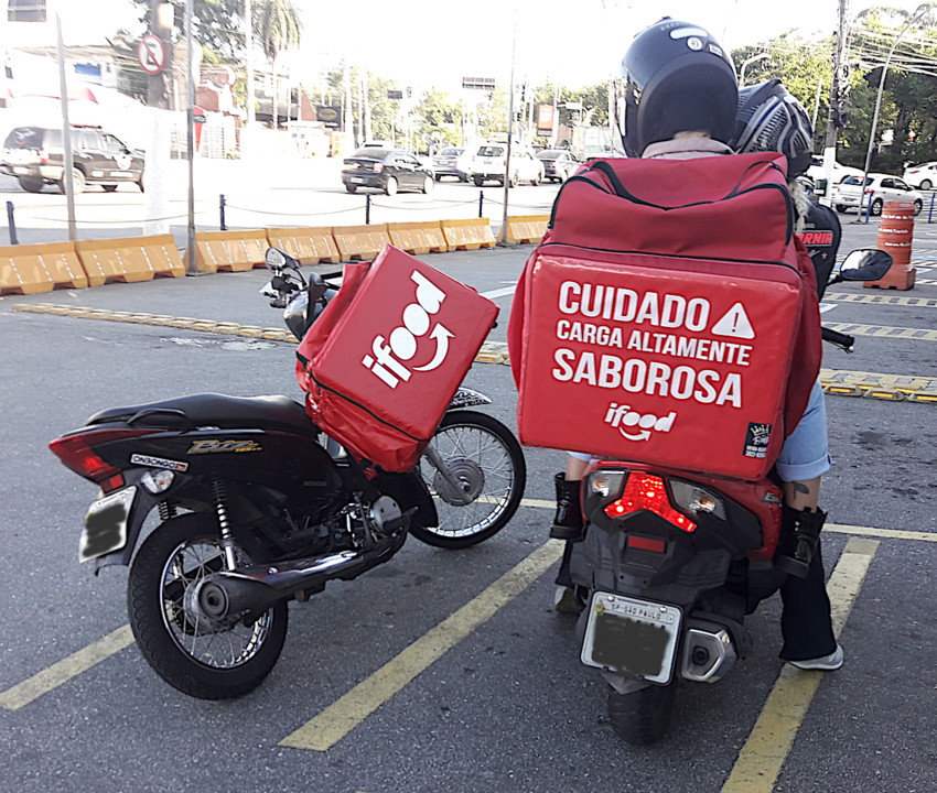 Lei do Grau pode liberar manobras de moto na região de Curitiba