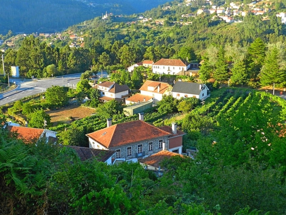 936 c 13-S. Gregório com vista sobre A Notária e