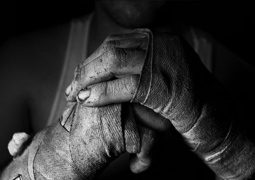hands_man_struggle_fists_bandage_2794_1920x1080.jp