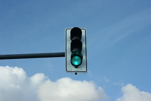 grüne-ampel-587274_original_R_K_B_by_Dominik-Pöp