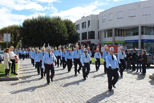 Desfile_dos_Bombeiros_pelas_ruas_da_vila_.JPG