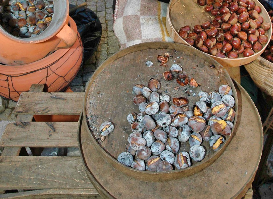 vendedora castanhas S. Martinho copiar.jpg