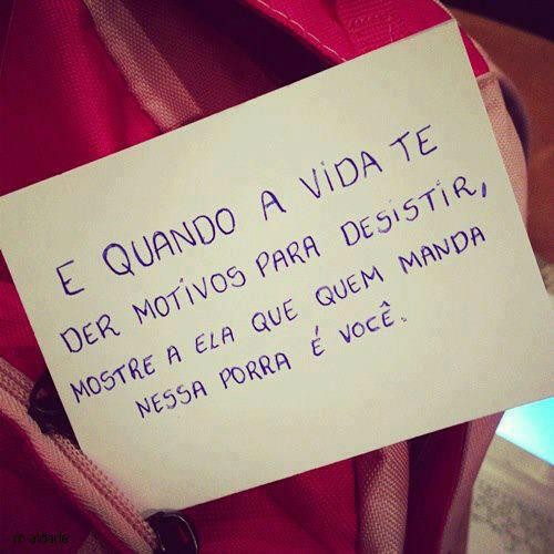 Frases do Facebook - quando a vida te der motivos para desistir, mostra-lhe  que quem manda és tu - Pontos de Vista