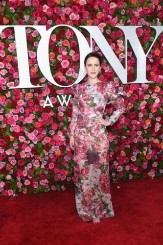 Rachel Brosnahan - nunca e boa ideia quando a roup