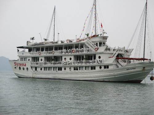 Nosso barco na Baía de Halong.JPG