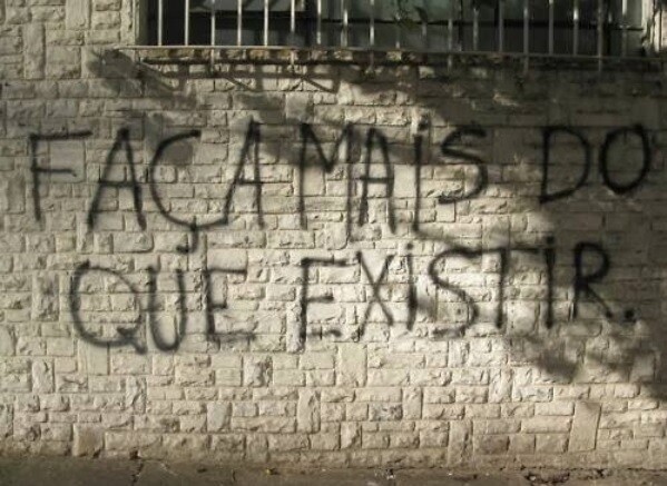 Grafiti-FaçaMaisDoQueExistir.jpg