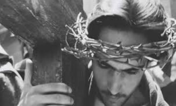 Cristo com a Cruz _ filme de Pasolini.jpg Cristo com a Cruz _ filme de Pasolini.jpg
