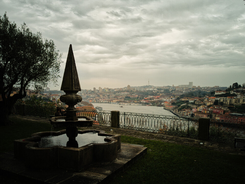Porto Palácio de Cristal Rio Douro Dez 2024 fonte