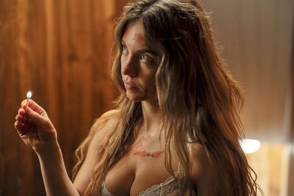 the-housemaid-sydney-sweeney-121625-0a72d2e4710e43