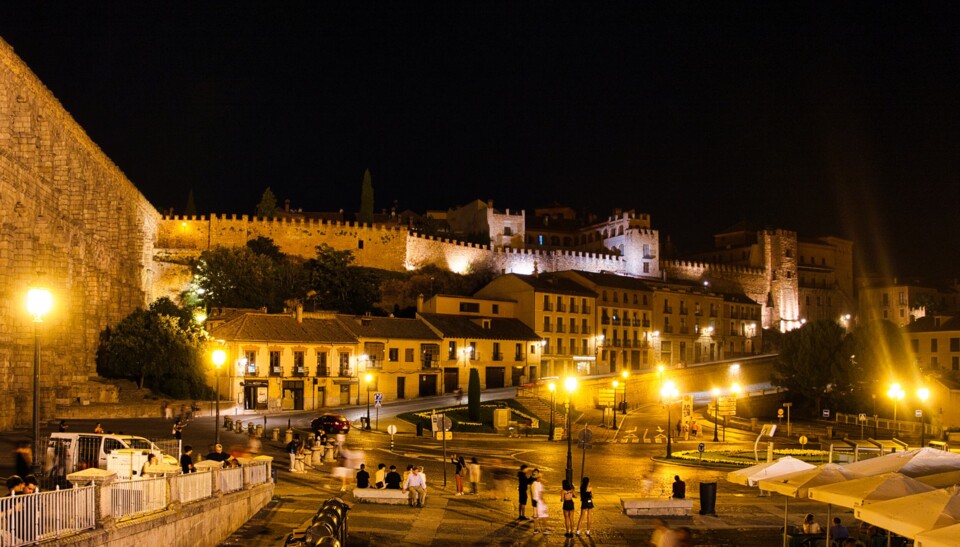 Segóvia centro da cidade à noite.jpg