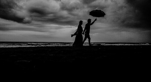 black-and-white-pre-wedding-shoot-romantic-creativ