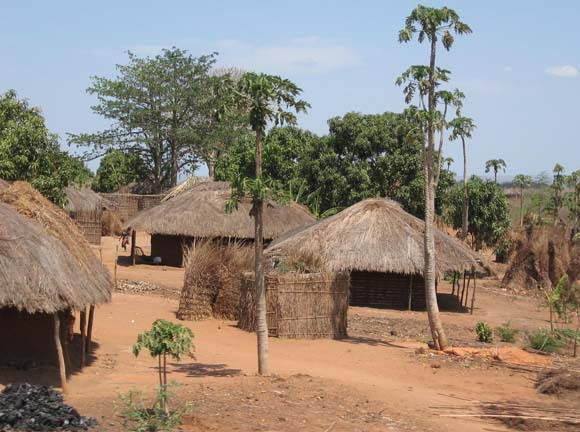 Moçambique-aldeia no sul.png