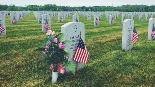 Abraham-Lincoln-National-Cemetery-entre-os-maiores