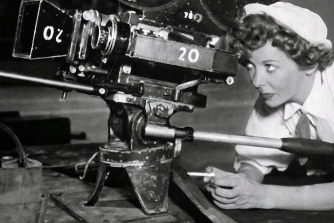 lupino-ida-003-crouching-with-low-angle-camera-660