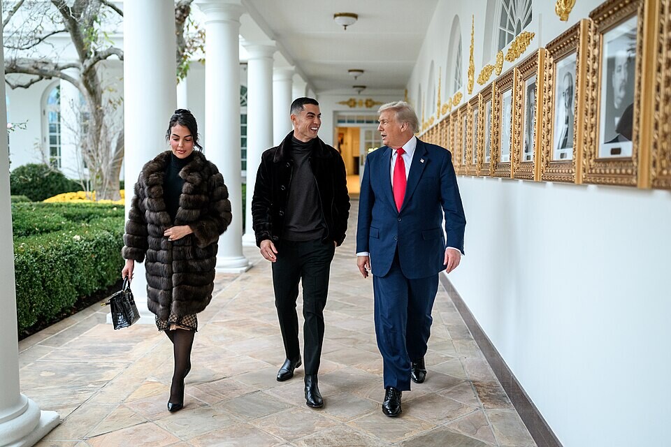 President_Donald_Trump_walks_with_Cristiano_Ronald