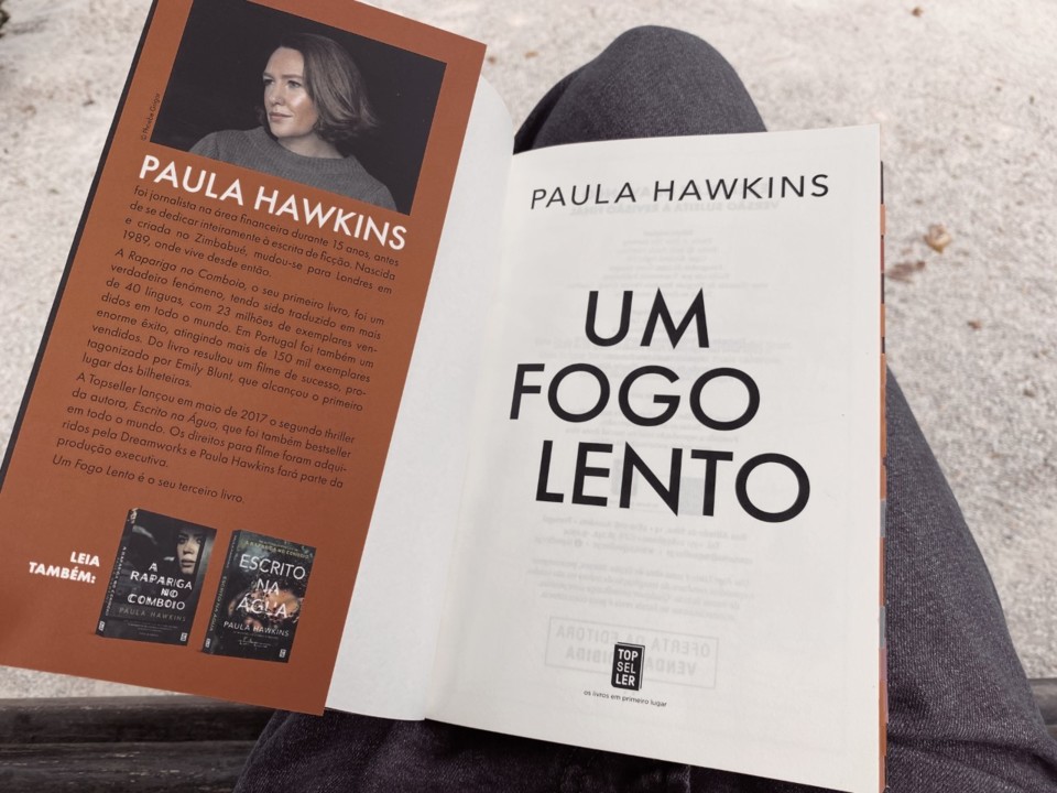 Um Fogo Lento  Paula Hawkins - O Informador