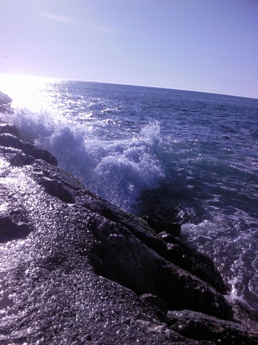 Mar e paredão Foto original de DAPL Out 2015.jpg Mar e paredão Foto original de DAPL Out 2015.jpg