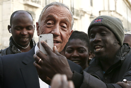 marcelo_rebelo_de_sousa_tira_selfie_foto_antonio_c marcelo_rebelo_de_sousa_tira_selfie_foto_antonio_c