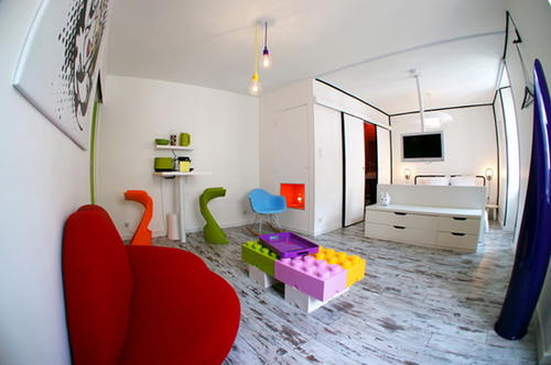 A-Very-Small-Apartment-Design-with-Colorful-Pop-De